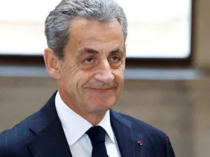 Herr Sarkozy bestreitet jegliches Fehlverhalten und wird voraussichtlich gegen das Urteil Berufung einlegen.